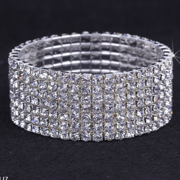 Beautiful 8 Row Rhinestone Stretch Bracelet - Picture 1 of 1